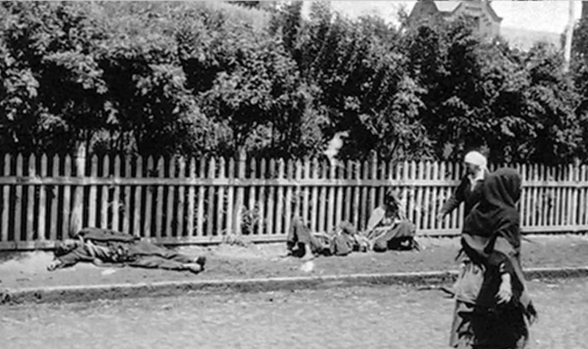 Жертвы Голодомора на харьковской улице. Фото австрийского инженера Александра Винербергера, 1933 год. Жуткое свидетельство сворачивания украинизации и обратной стороны 
