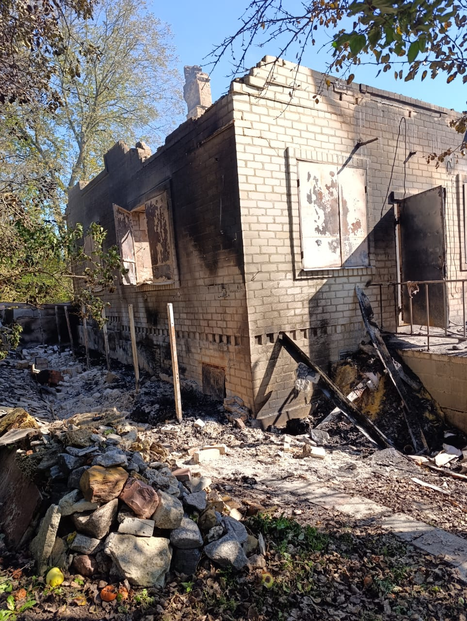 Дрон "Молнія" влучив у приватне домоволодіння на Харківщині: кадри з місця