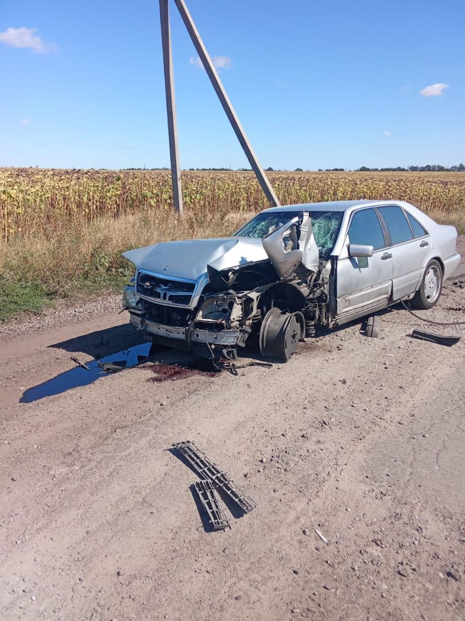 Біля Золочева авто наїхало на вибухівку, ще одна машина згоріла: подробиці