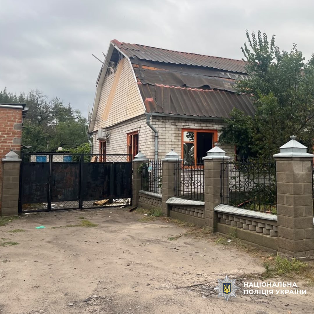 Поліція показала місця влучання бомб та БПЛА на Харківщині