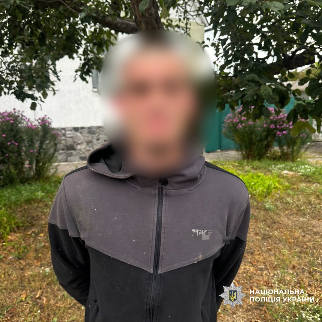 Вдарив жінку та забрав телефон: у Харкові затримали грабіжника