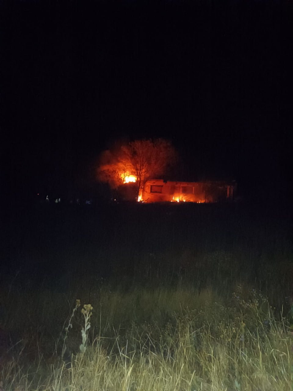 На Ізюмщині за добу пошкоджені склади та близько 15 будинків