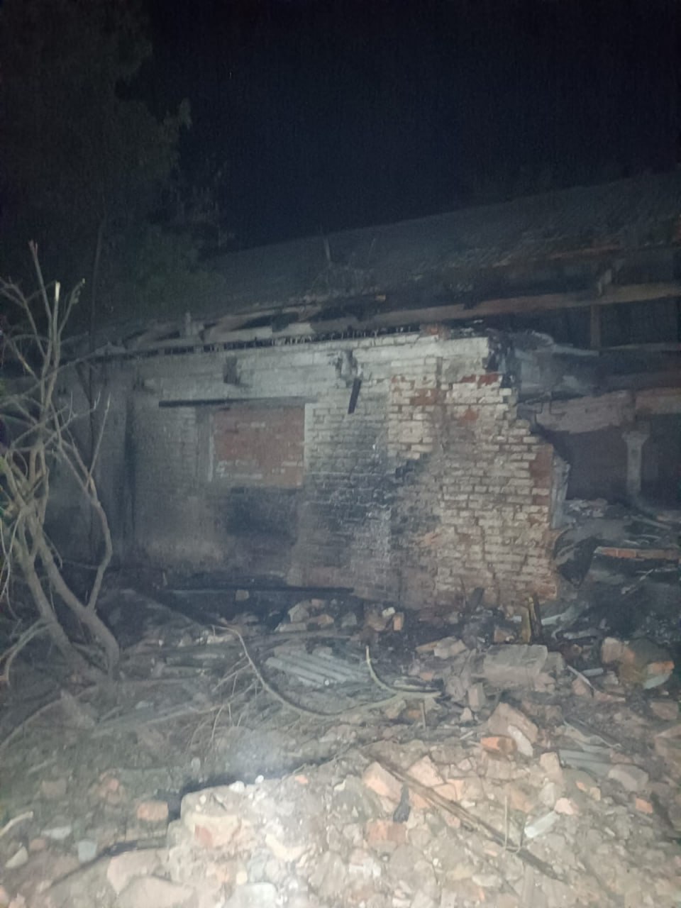 На Ізюмщині за добу пошкоджені склади та близько 15 будинків