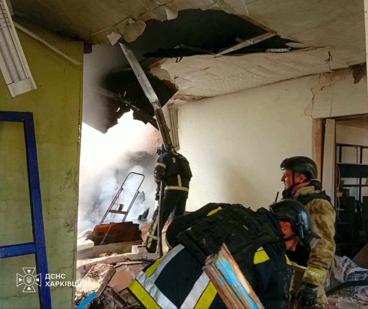 На Харківщині росіяни двічі вдарили по Шевченковому: що палало
