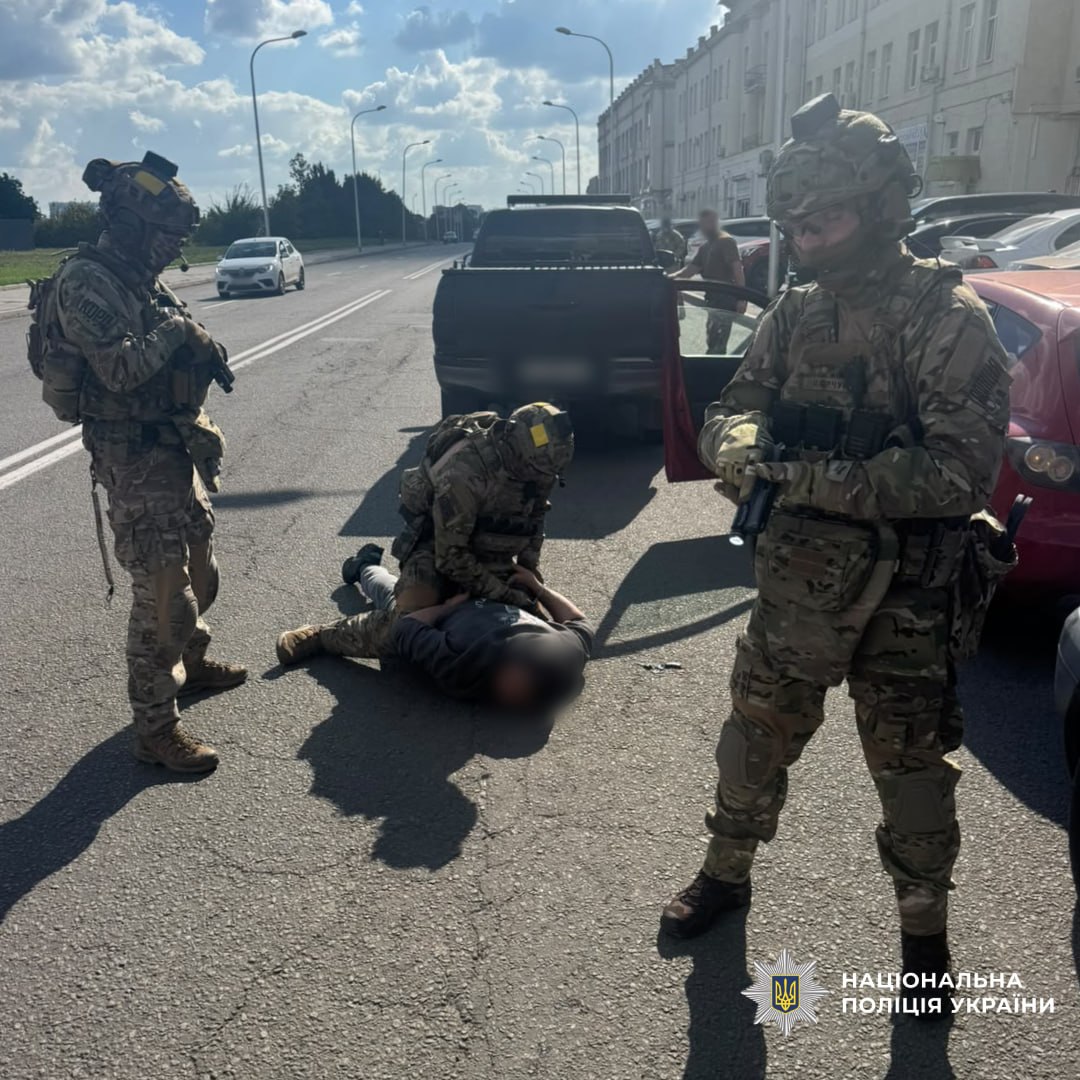 Обіцяли виключити з військового обліку за $6 тисяч: у Харкові затримали двох військових