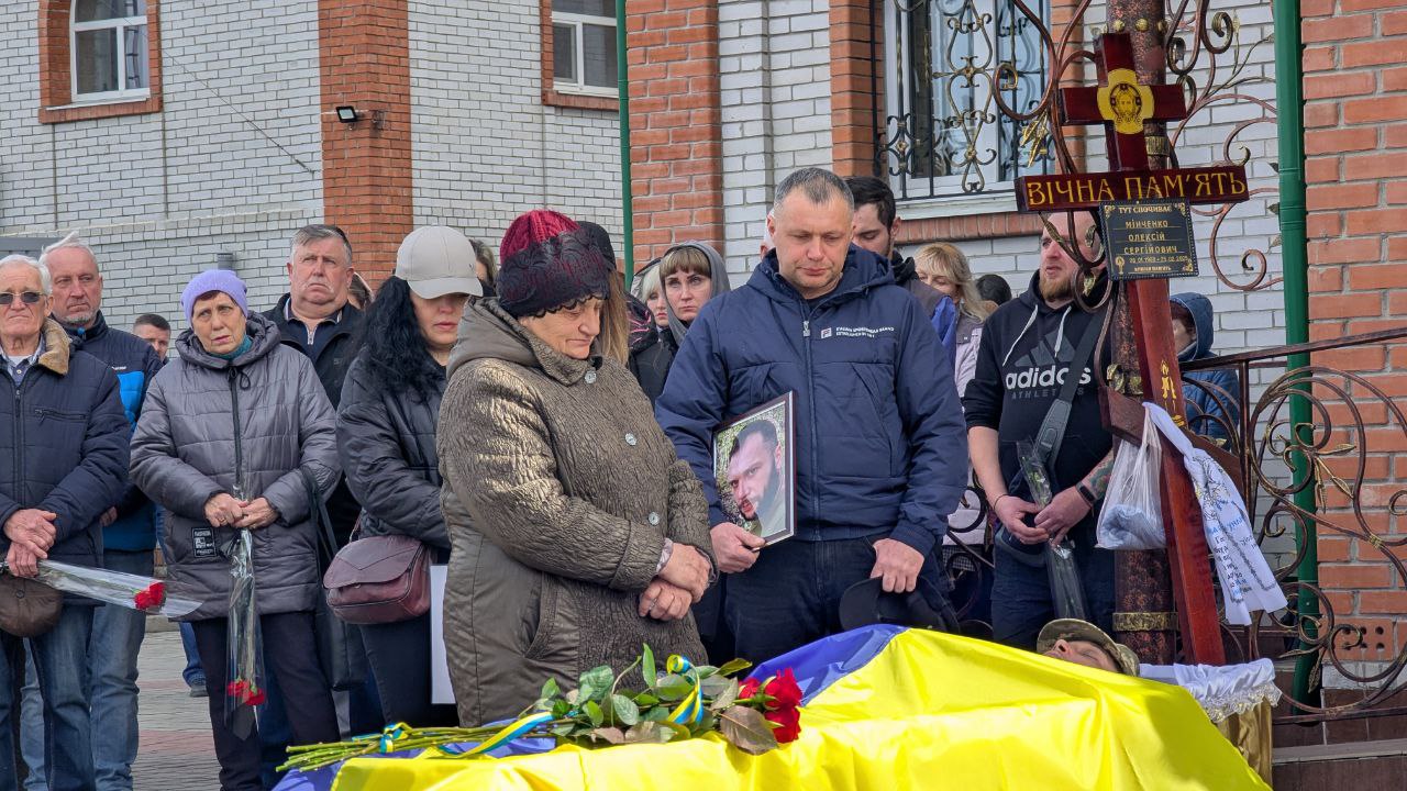 На Харківщині провели в останню путь механіка-водія танкового взводу