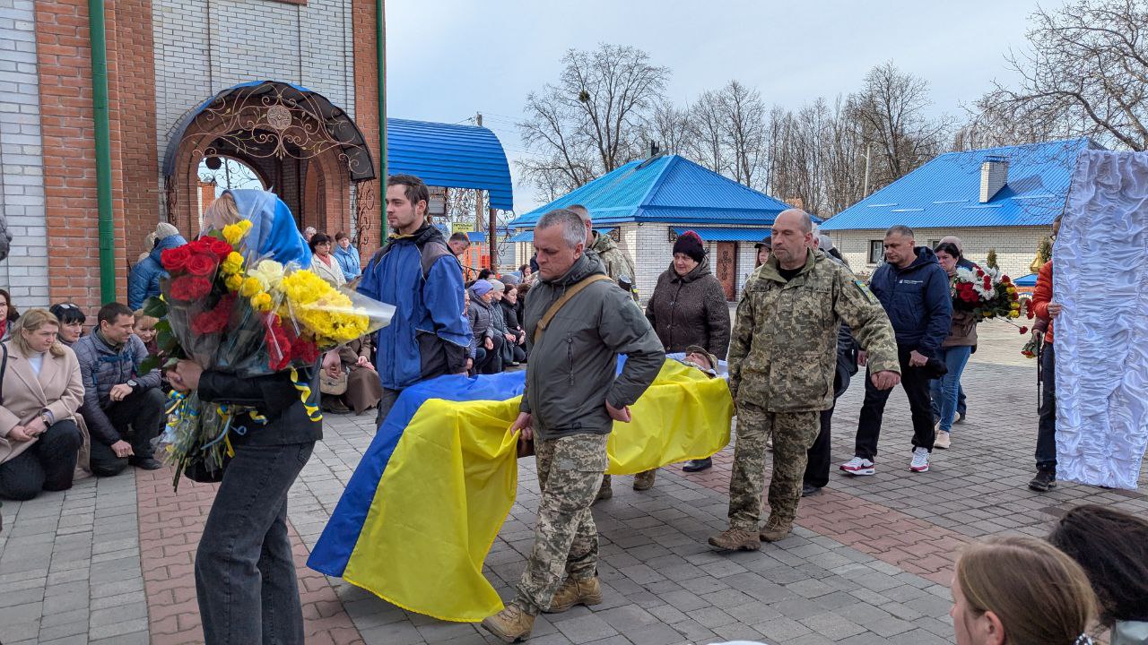 На Харківщині провели в останню путь механіка-водія танкового взводу