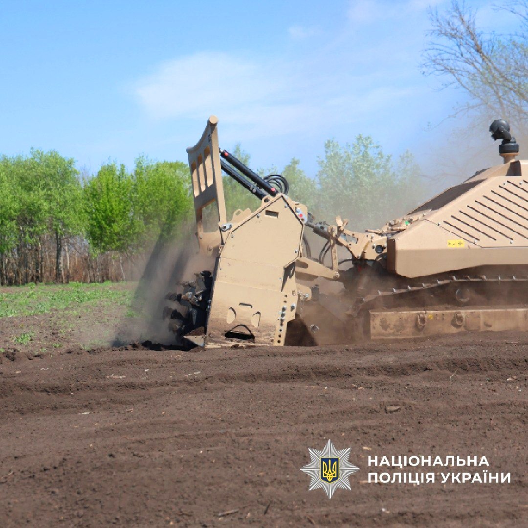 Німецькі партнери передали поліції Харківщини автомобіль для розмінування