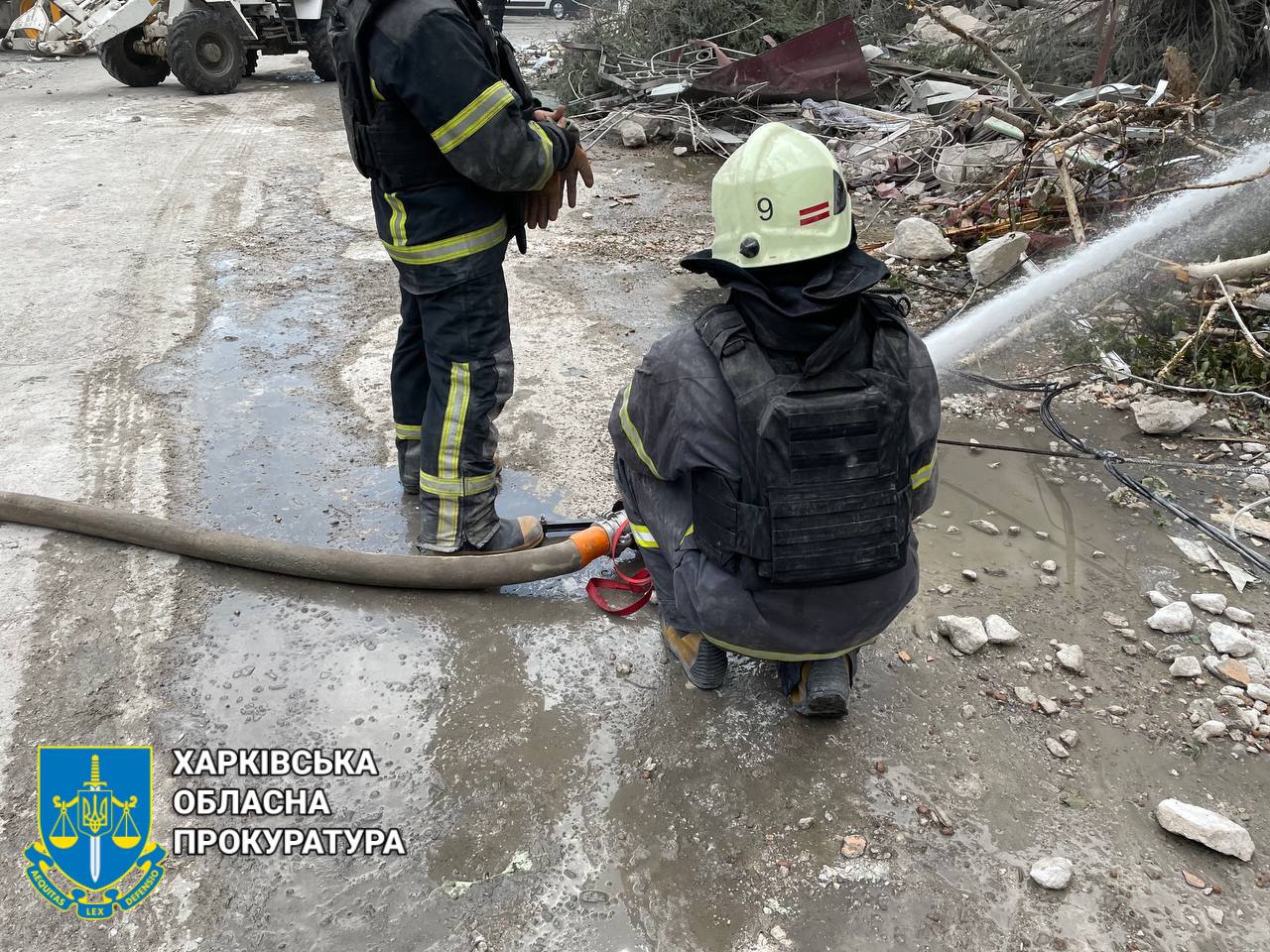 В Уфе горит «Колхозный рынок» — ТЦ «Меркурий». Фото и видео