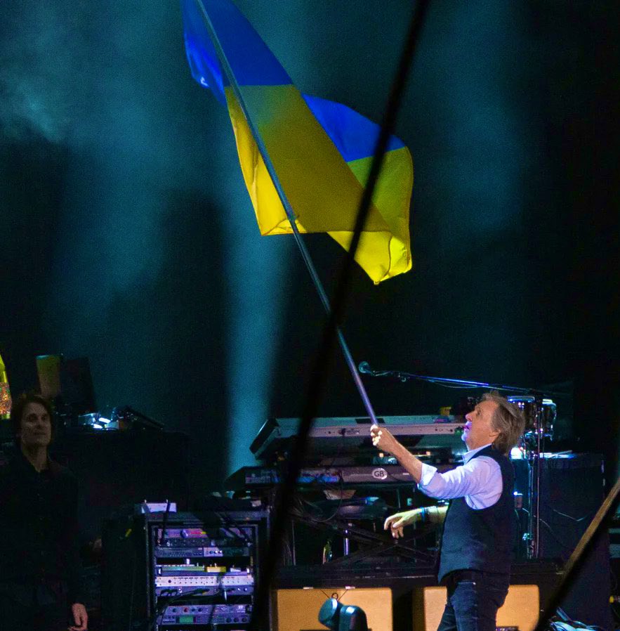пол маккартні і прапор україни