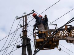 На Харківщині після обстрілів повернули світло в знеструмлені будинки