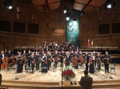 Харківський оркестр зіграв благодійний концерт у Варшаві: Гроші підуть на ЗСУ та Каразінському університету