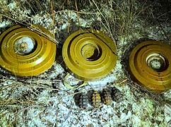 У оживленной автодороги в Харьковской области обнаружили противотанковые мины