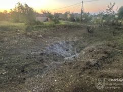 Россияне атаковали Изюм авиабомбами: повреждены дома и магазины