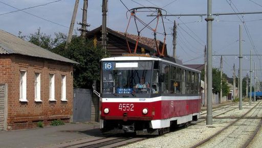 Частина трамваїв у Харкові змінить маршрут через аварійне дерево