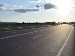 Россияне из БПЛА обстреляли грузчик на дороге в Харьковской области