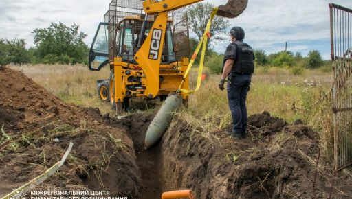 В Харьковской области саперы нашли две 500-килограммовые авиабомбы: кадры с места