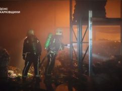 У Харкові загасили масштабну пожежу на підприємстві: отримав поранення рятувальник