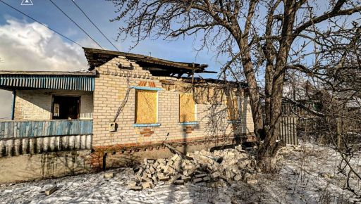 Ворожий дрон підпалив будинок на Харківщині: кадри з місця обстрілу