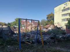 В Чугуеве ликвидируют последствия ночного обстрела: кадры с места атаки