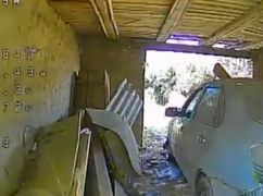 Дрон снял маскировку с капонира: пограничники уничтожили вражескую САУ на Харьковщине