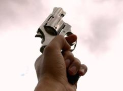 У Харкові чоловік влаштував стрілянину з вікна багатоповерхівки