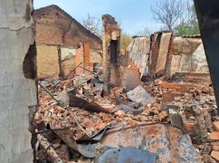 Росіяни масовано атакували село на Харківщині, знищено житлові будинки: кадри з місця