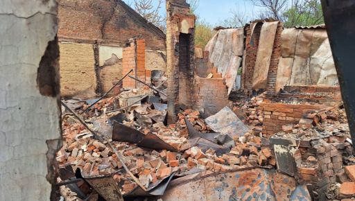 Росіяни масовано атакували село на Харківщині, знищено житлові будинки: кадри з місця