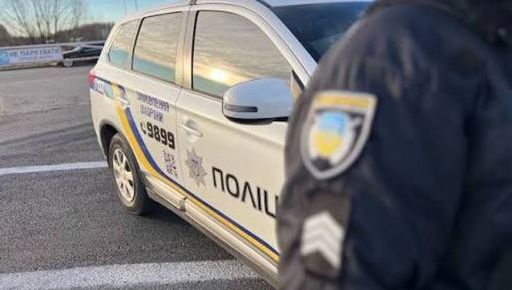 На Харківщині службове авто поліції перекинулося після зіткнення на перехресті