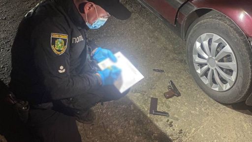 На Харківщині чоловік погрожував поліцейським бойовим пістолетом: деталі