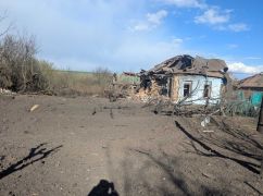 Россияне атаковали дронами и авиабомбами село на Харьковщине: кадры с места