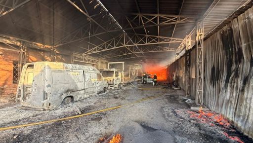 Російські дрони спалили підприємство на Харківщині: кадри з місця