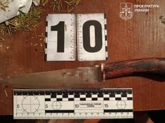 У Харкові пенсіонерка з ножем увірвалася до чужої квартири і напала на людей