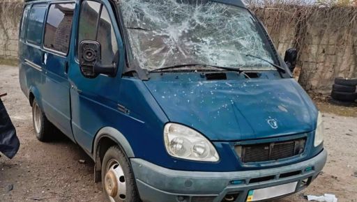 На Харківщині ворожий FPV-дрон атакував цивільну автівку: з&rsquo;явилися кадри наслідків