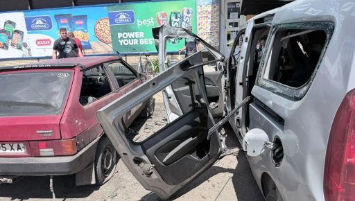 Дрон на оптоволокне ударил по автопарковке в Золочеве: есть раненый