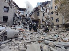 Літня жінка у шоковому стані: Прокуратура розповіла про мешканців зруйнованого будинку у центрі Харкова