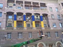 Комунальники Терехова приховали радянську символіку на будівлі у центрі Харкова (ФОТОФАКТ)