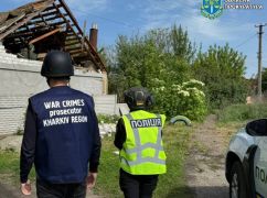 В Изюме российские дроны попали в склады с гуманитарной помощью: повреждены авто благотворителей