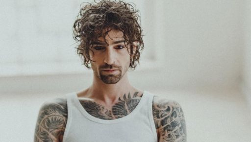 Харківський співак Дантес випустив шість нових пісень та кліп на головний трек EP