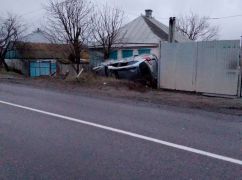 Под Харьковом в столб врезалась иномарка: Пострадали два человека