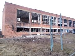 Росіяни скинули три авіабомби на Харківщину: пошкоджено навчальний заклад та будинки