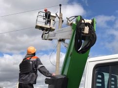 В деоккупированной громаде Харьковщины восстанавливают поврежденные обстрелами электросети