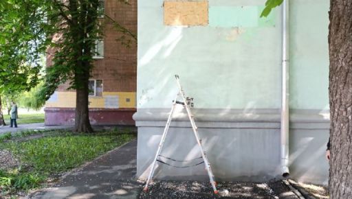 У Харкові демонтували останню меморіальну дошку маршалу радянських танкових військ (ФОТОФАКТ)