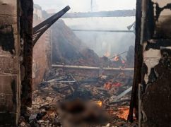 Оккупанты обстреляли мемориальную доску в Харьковской области: полиция показала кадры разрушений