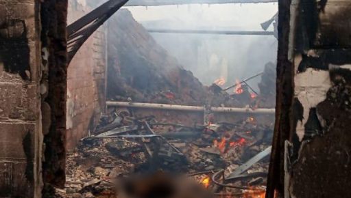 Оккупанты обстреляли мемориальную доску в Харьковской области: полиция показала кадры разрушений