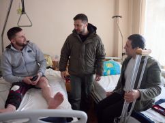 Зеленский в Харькове наградил раненых защитников Укранины