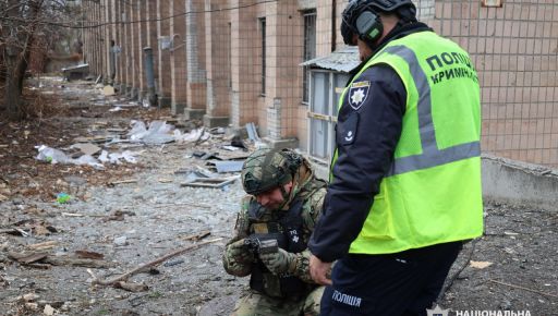 Понівечені фасади та шматки бетону: Актуальні кадри з центру Харкова