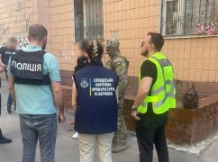 В Харькове задержали мужчину, который за деньги обещал "решить вопрос" с выездом за границу