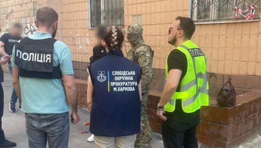 У Харкові затримали чоловіка, який за гроші обіцяв "вирішити питання" з виїздом за кордон