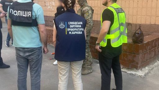 В Харькове задержали мужчину, который за деньги обещал "решить вопрос" с выездом за границу